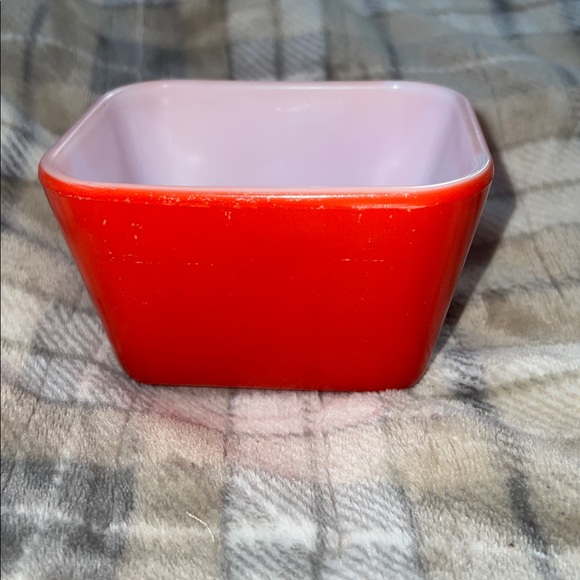 Vintage orange Pyrex Container - Picture 3 of 7